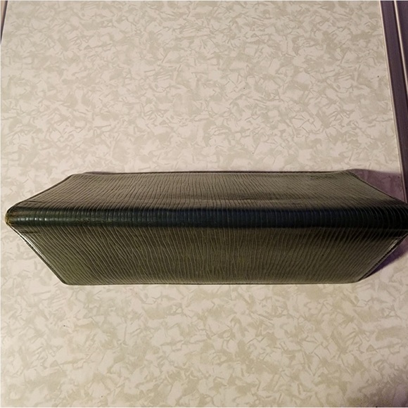 Vintage Green Epi Leather Louis Vuitton Wallet - Picture 13 of 15